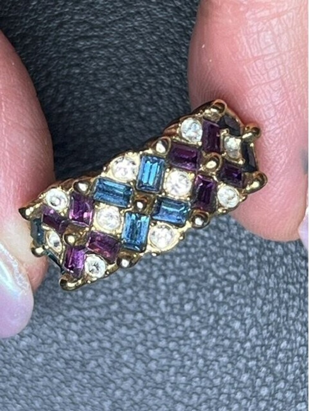 B7567 Vintage EDCO Rhinestone Cocktail Ring Gold Tone Band sz 7
